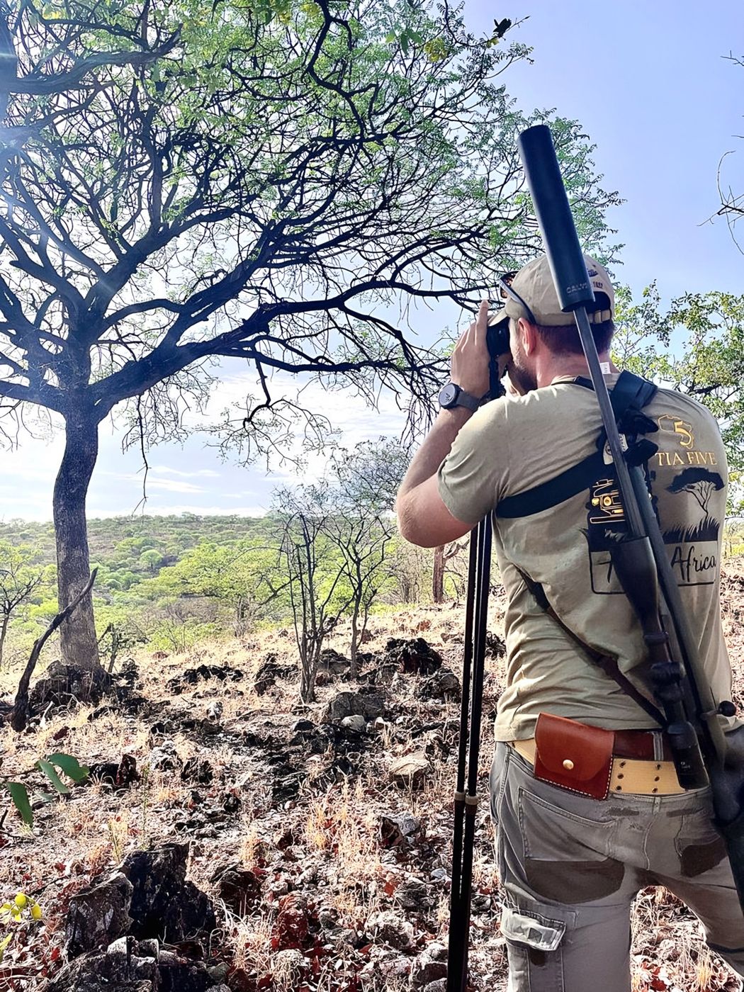 Professional Hunter glassing from the tripod